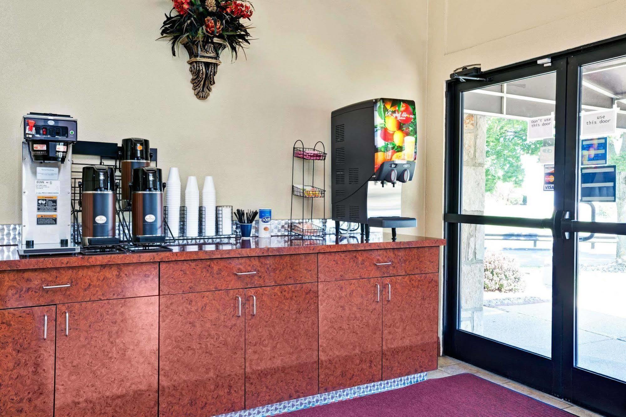 Knights Inn Charleston West Virginia Ngoại thất bức ảnh