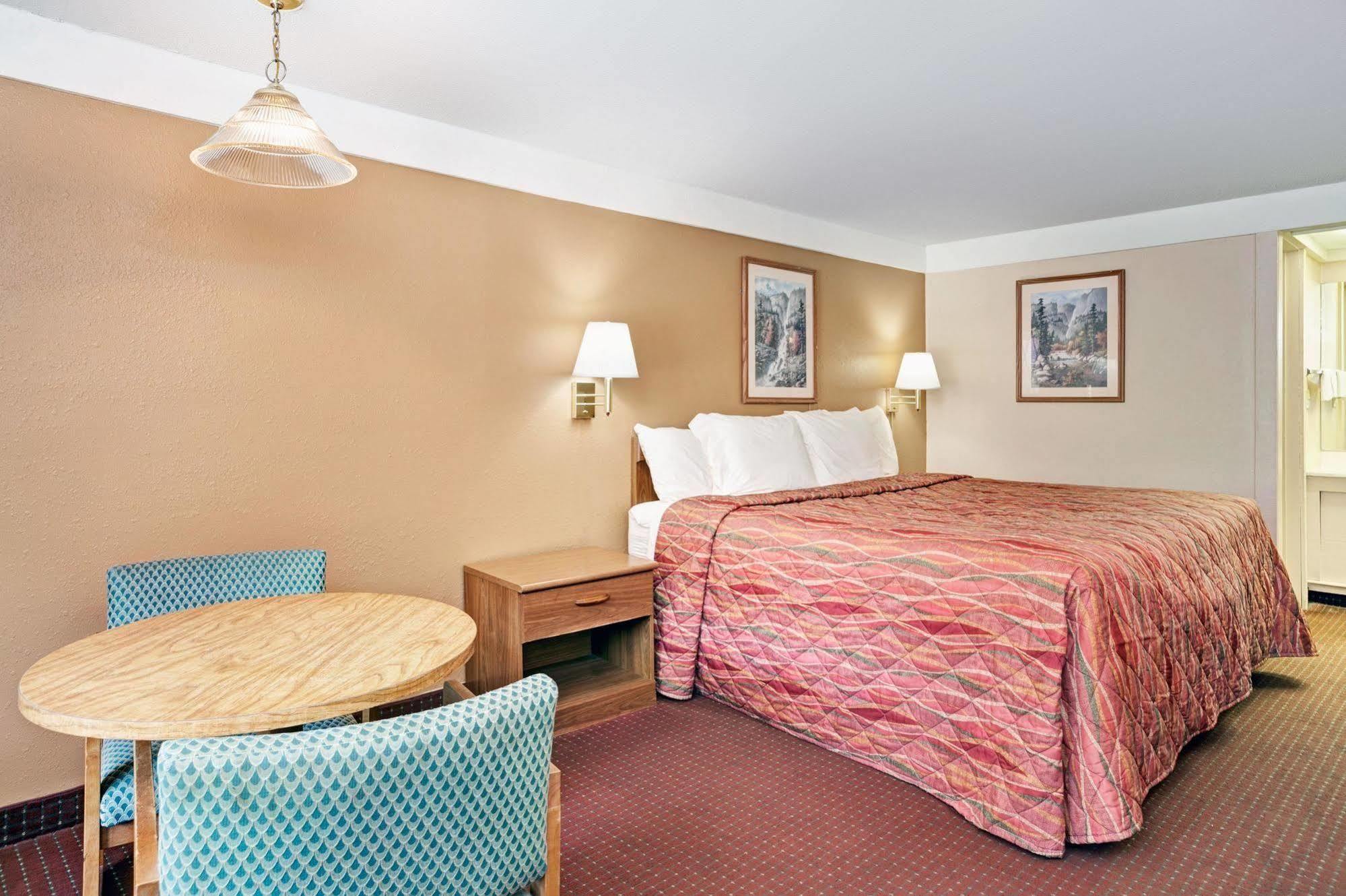 Knights Inn Charleston West Virginia Ngoại thất bức ảnh